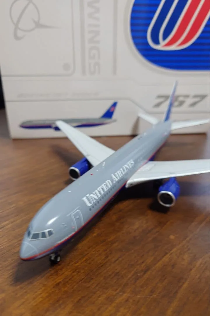 ユナイテッド航空 ボーイング 767-300 N666UA