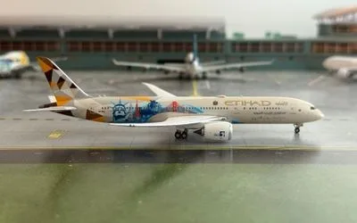 Etihad Airways Boeing 787-9 A6-BLC 1:400 Phoenix Models