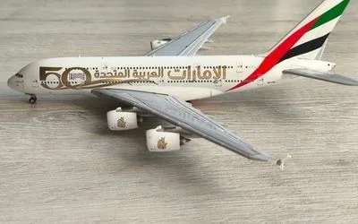 エミレーツ航空 エアバス A380-800 A6-EVG 画像1