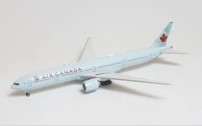 Air Canada Boeing 777-300ER C-FNNW 1:400 Phoenix Models