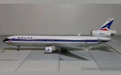 デルタ航空 マクドネル・ダグラス MD-11 N806DE