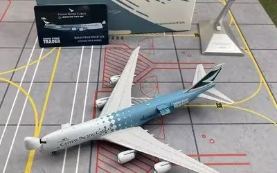 Cathay Pacific Cargo Boeing 747-8F B-LJA 1:400 YY Model