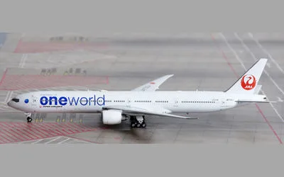 Japan Air Lines (JAL) Boeing 777-300ER JA732J 1:400 Phoenix Models