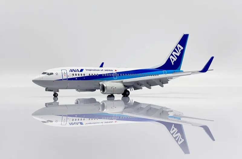All Nippon Airways (ANA) Boeing 737-700 w/ Winglets JA02AN 1:200 JC Wings