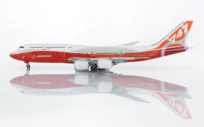 Boeing House Boeing 747-8 N6067E 1:400 HX Models