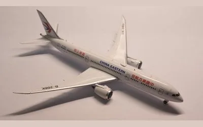 China Eastern Airlines Boeing 787-9 B-206K 1:400 Phoenix Models