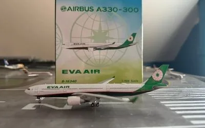 EVA Air Airbus A330-300 B-16340 1:400 Phoenix Models