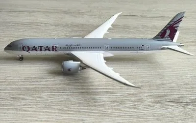 Qatar Airways Boeing 787-9 A7-BHB 1:400 Phoenix Models