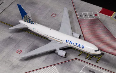 United Airlines Boeing 767-200 N68159 1:400 Aeroclassics