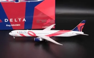 Delta Air Lines Boeing 767-400 N845MH 1:400 Panda Model