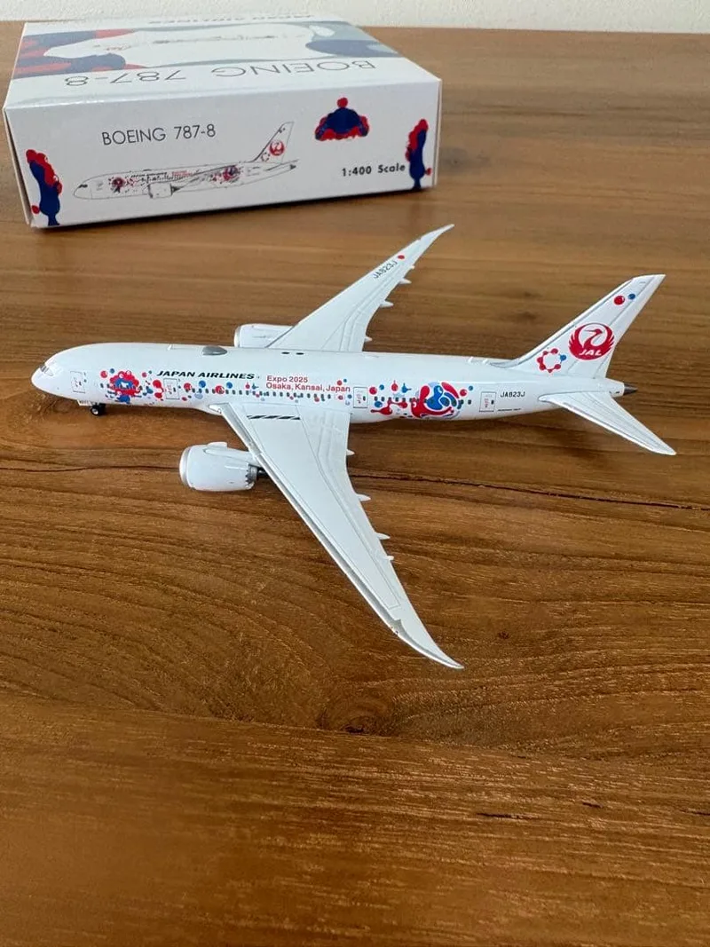 Japan Air Lines (JAL) Boeing 787-8 JA823J 1:400 Phoenix Models