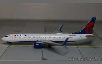 Delta Air Lines Boeing 737-900 w/ Scimitar Winglets N834DN 1:500 Herpa