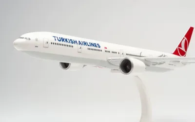 Turkish Airlines Boeing 777-300ER TC-LJK 1:200 Herpa