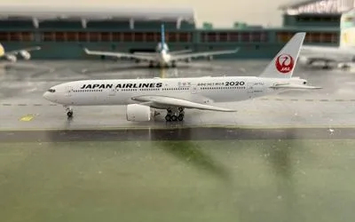 Japan Air Lines (JAL) Boeing 777-200 JA773J 1:400 Phoenix Models