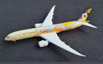 Etihad Airways Boeing 787-9 A6-BLJ 1:400 Phoenix Models