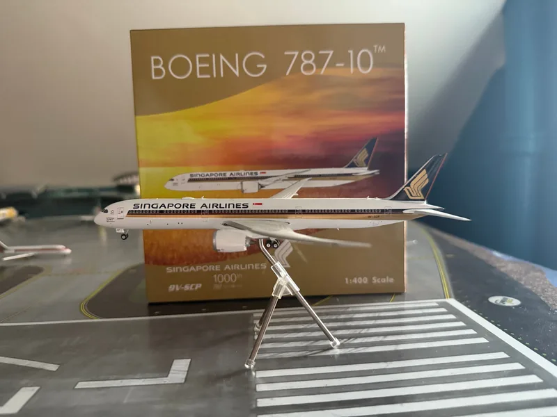 Singapore Airlines Boeing 787-10 9V-SCP 1:400 Phoenix Models