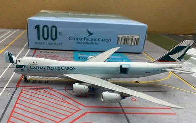 Cathay Pacific Cargo Boeing 747-8F B-LJC 1:400 YY Model
