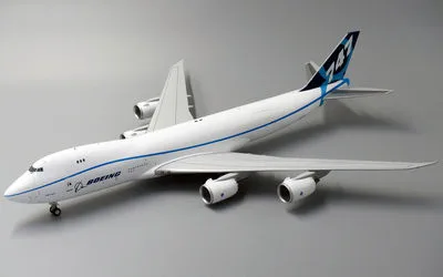Boeing House Boeing 747-8F N747EX 1:200 JC Wings