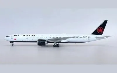 Air Canada Boeing 777-300ER C-FIUR 1:400 Phoenix Models