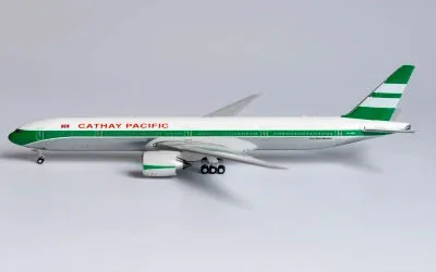 キャセイパシフィック ボーイング 777-300ER B-HNR 画像1