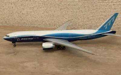 Boeing House Boeing 777-200LR N6066Z 1:400 Phoenix Models