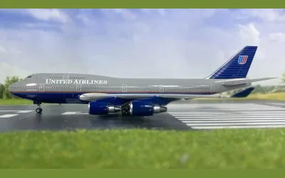 United Airlines Boeing 747-400 N187UA 1:400 Phoenix Models