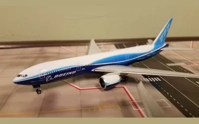 Boeing House Boeing 777-200LR N60659 1:400 Phoenix Models