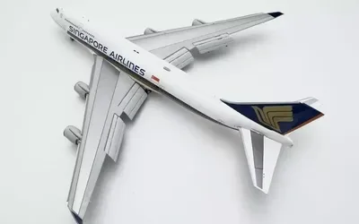 Singapore Airlines Boeing 747-400 9V-SMU 1:400 YY Model