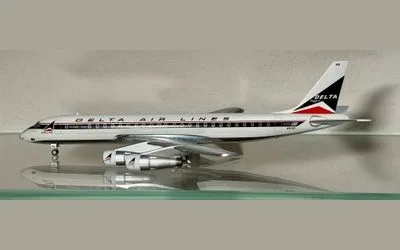 デルタ航空 ダグラス DC-8-50 N818E