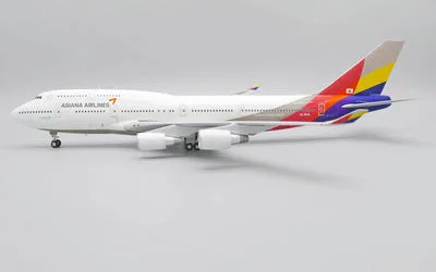 Asiana Airlines Boeing 747-400 HL7428 1:200 JC Wings