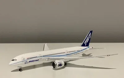 Boeing House Boeing 787-8 N7874 1:400 Phoenix Models