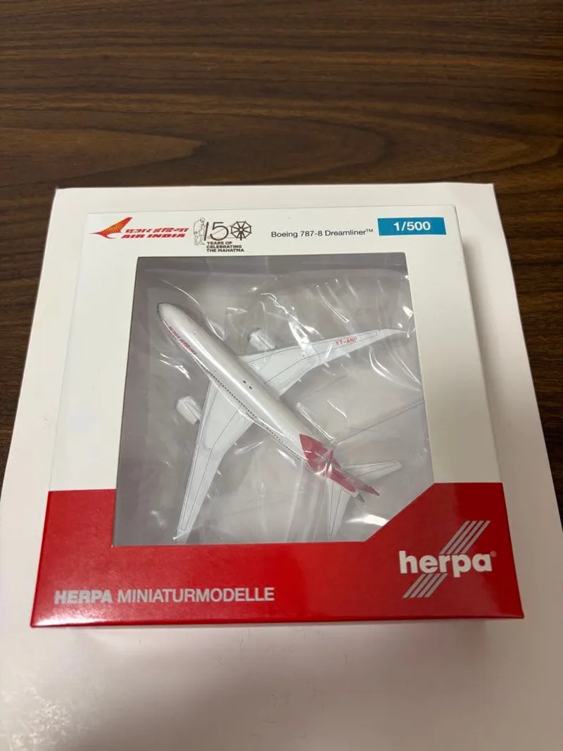 Air India Boeing 787-8 VT-ANP 1:500 Herpa