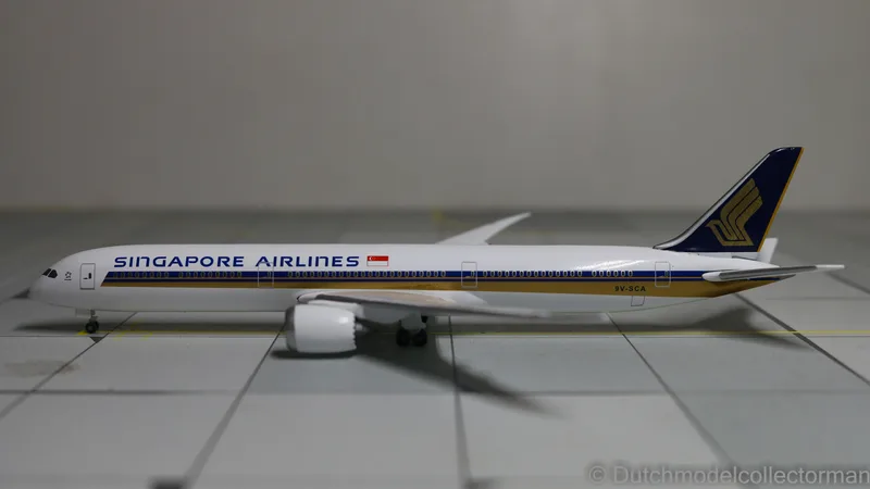 Singapore Airlines Boeing 787-10 9V-SCA 1:500 Herpa