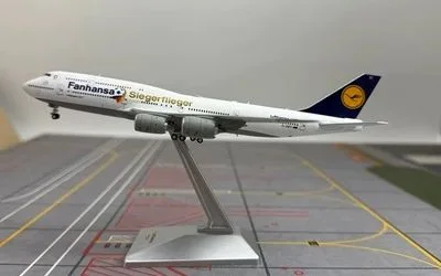 Lufthansa Boeing 747-8 D-ABYI 1:400 HX Models