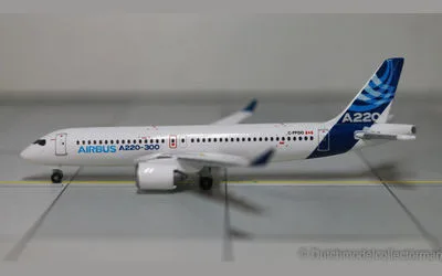 Airbus House Airbus A220-300 C-FFDO 1:500 Herpa