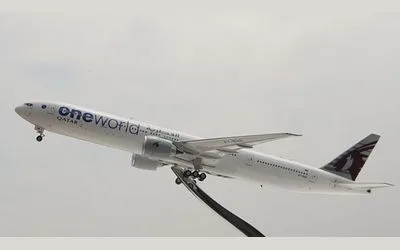 Qatar Airways Boeing 777-300ER A7-BAB 1:400 Phoenix Models