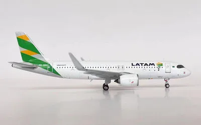 LATAM Airlines Airbus A320neo PR-XBG 1:400 Phoenix Models