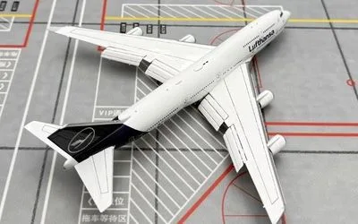 Lufthansa Boeing 747-400 D-ABVY 1:400 YY Model