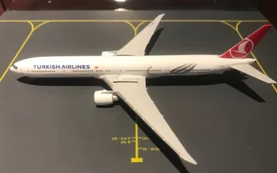 Turkish Airlines Boeing 777-300ER TC-JJM 1:500 Herpa