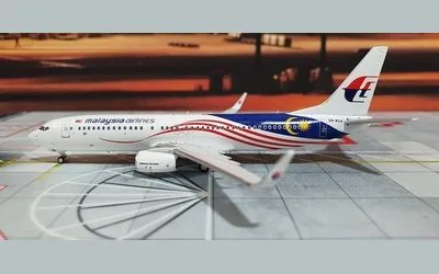 マレーシア航空 ボーイング 737-800 w/ Winglets 9M-MSA 画像1