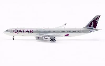 Qatar Airways Airbus A330-300 A7-AEN 1:400 Aviation400