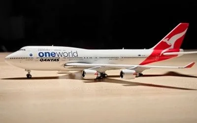Qantas Airways Boeing 747-400 VH-OEF 1:400 Phoenix Models