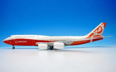 Boeing House Boeing 747-8 N6067E 1:200 SQ Wings