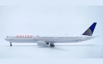 United Airlines Boeing 767-400 N76064 1:400 Panda Model